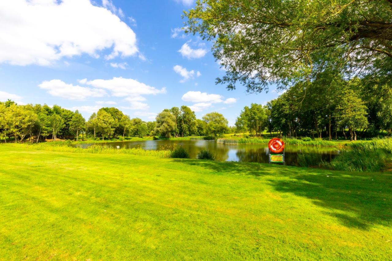 Kingfisher Hotel, Golf And Country Club Milton Keynes Exterior foto