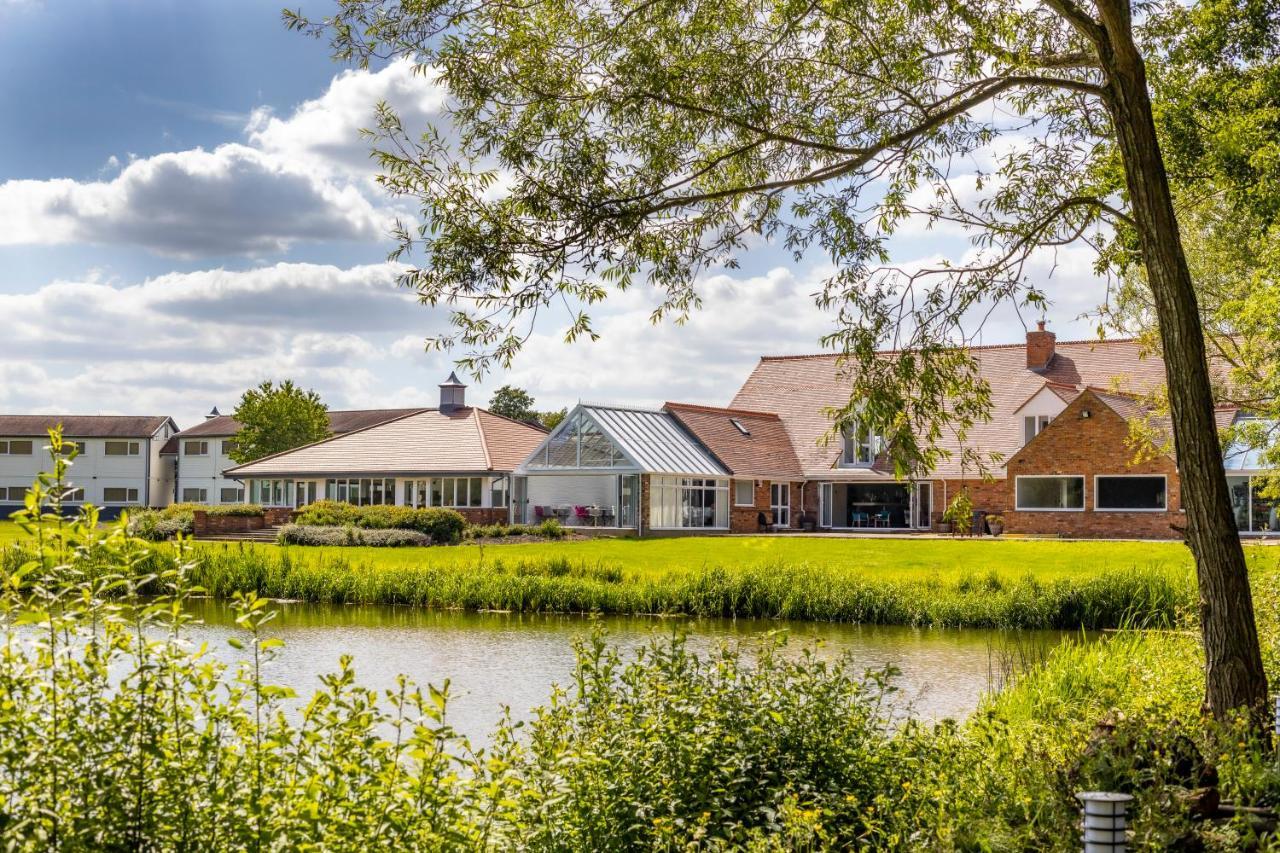 Kingfisher Hotel, Golf And Country Club Milton Keynes Exterior foto