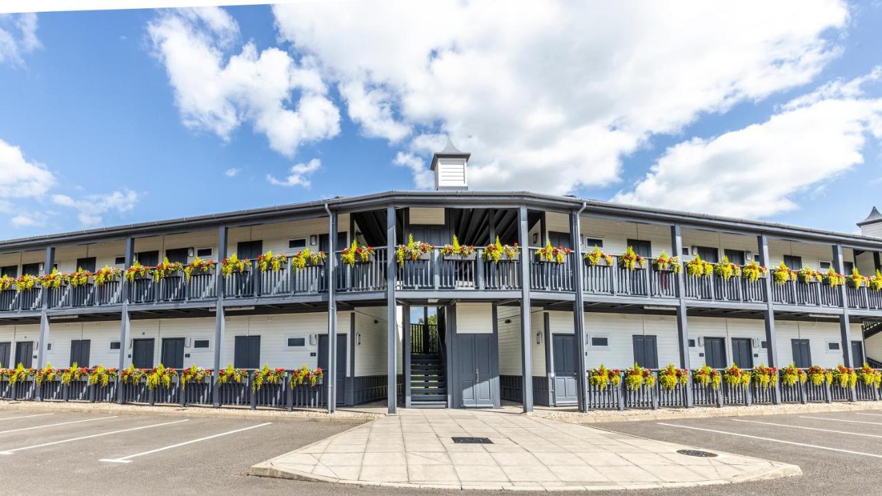 Kingfisher Hotel, Golf And Country Club Milton Keynes Exterior foto