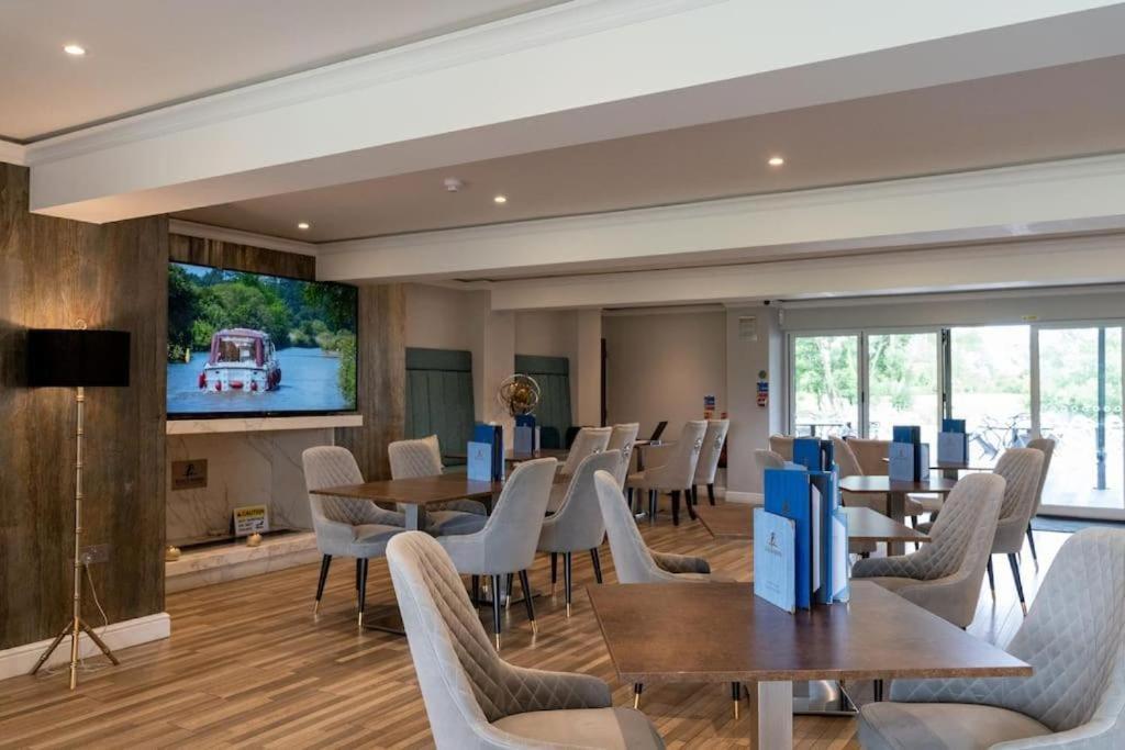 Kingfisher Hotel, Golf And Country Club Milton Keynes Exterior foto